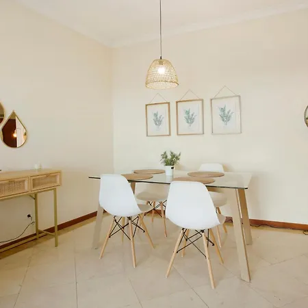 Sea View Apartment *