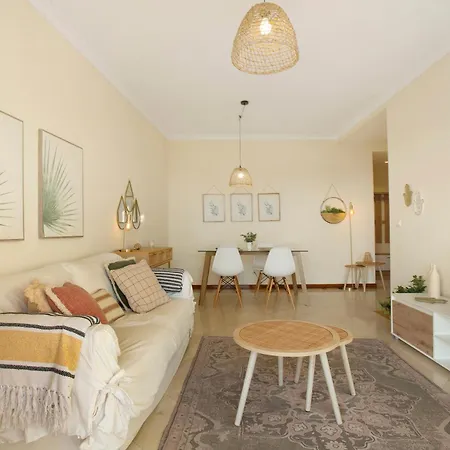 Sea View Apartment *